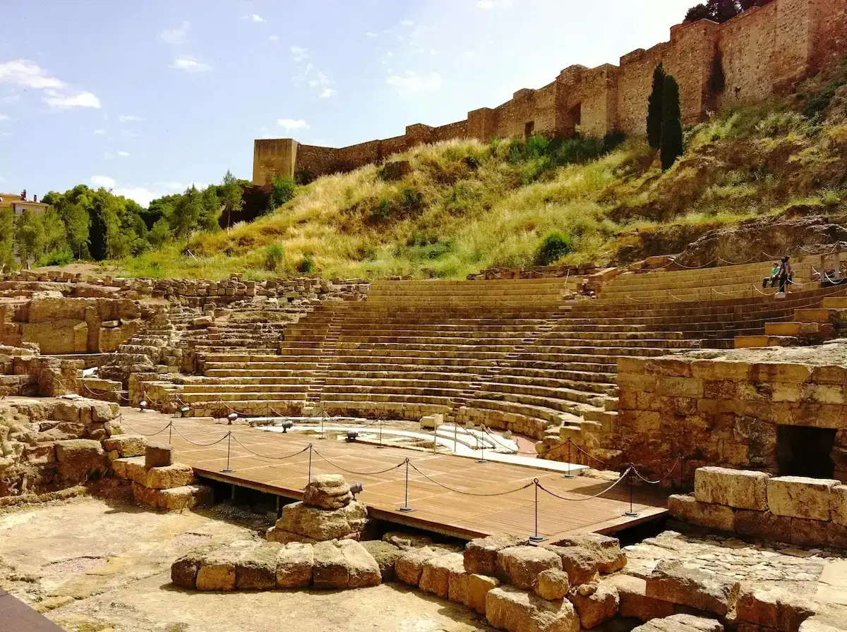 Teatro romano y Alcazaba, imprescindibles que ver en Málaga en 2 días.