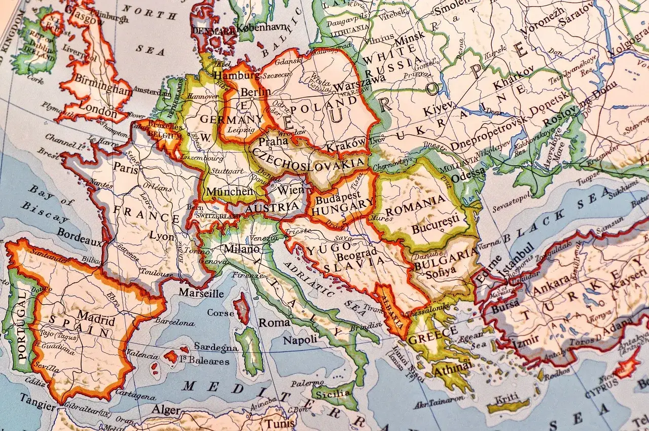 Mapa Europy z zaznaczonymi granicami państw. Czy Rumunia jest w Schengen? Na mapie widać Rumunię, ale nie ma informacji o strefie Schengen.