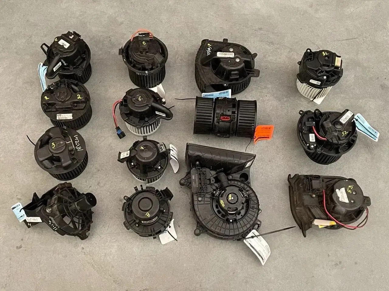 Zestaw dmuchaw kabinowych, w tym potencjalnie do Renault z błędem DTC B1267.
