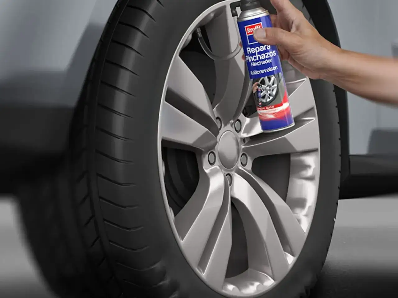 Spray para reparar pinchazos. Solución rápida y económica para tu neumático.