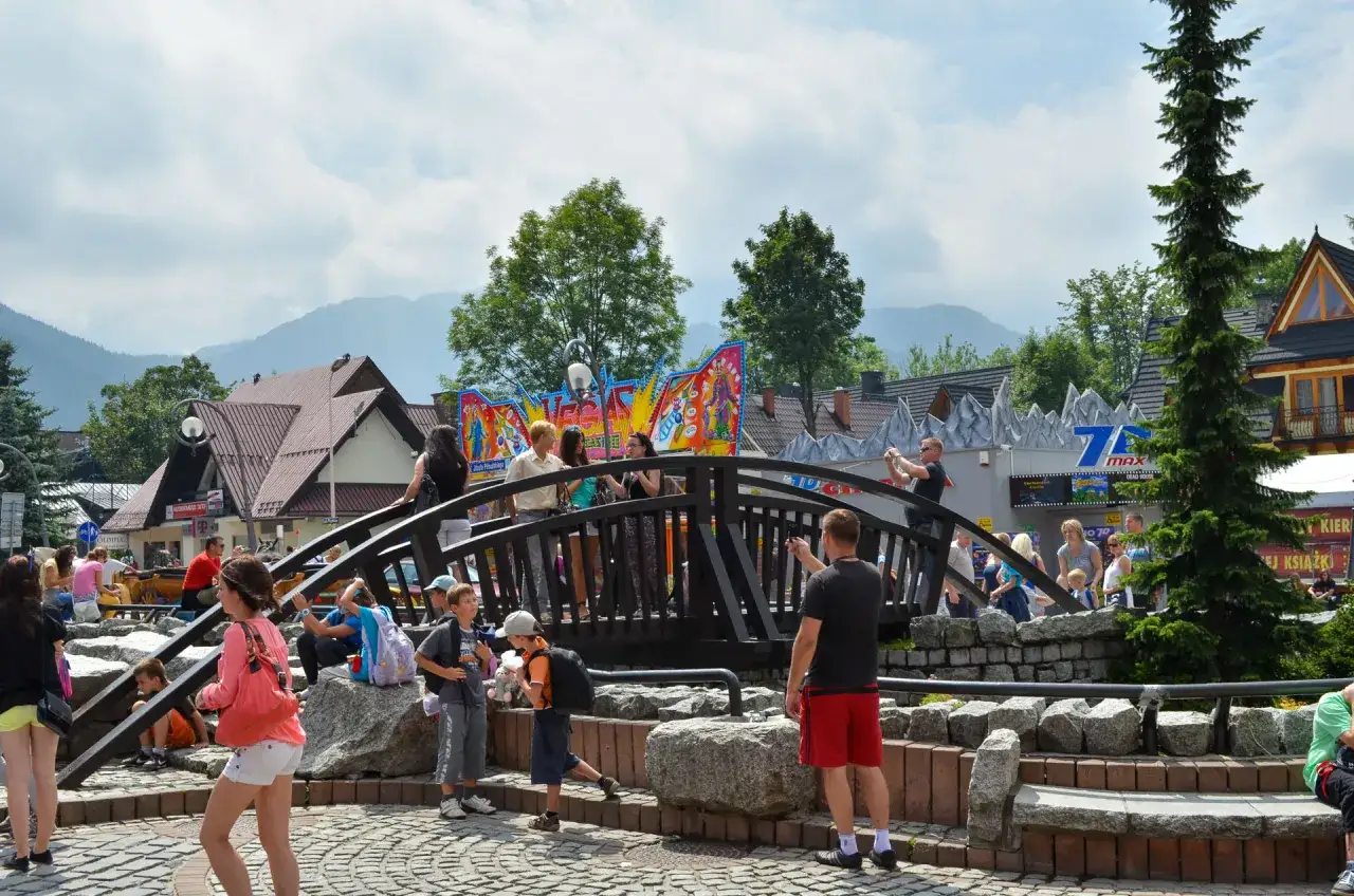 Krupówki Zakopane oczko wodne dorożki