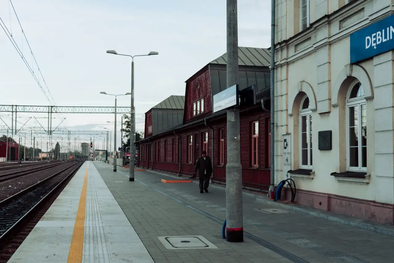 Dworzec PKP Dęblin plac przed dworcem