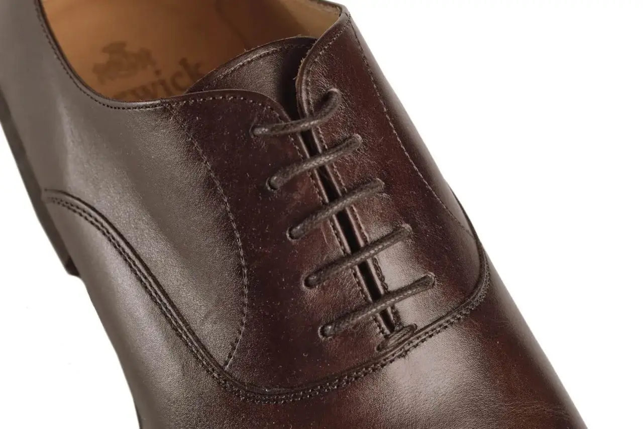 Rodzaje skóry męskie buty licowa lakierowana zamsz