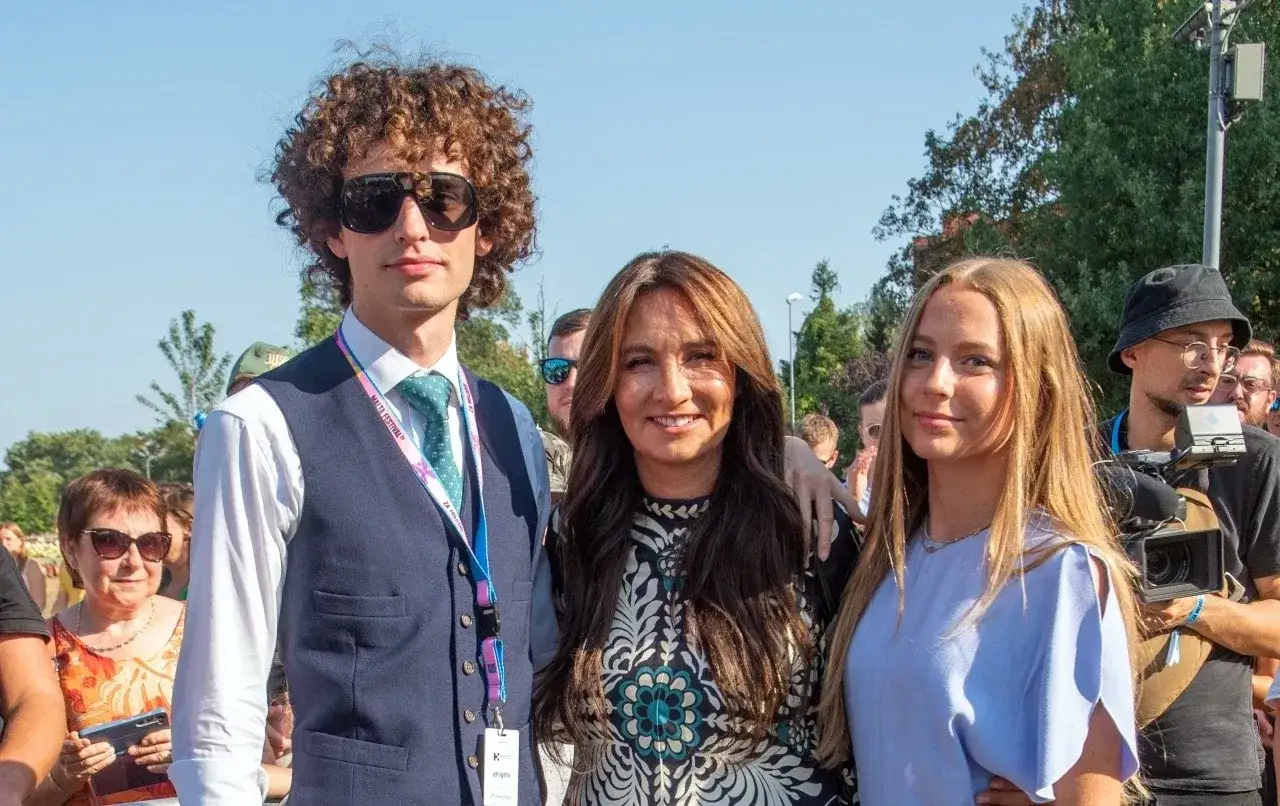 Dominika Kulczyk z dziećmi, synem Jerzym i córką Janiną, na festiwalu.