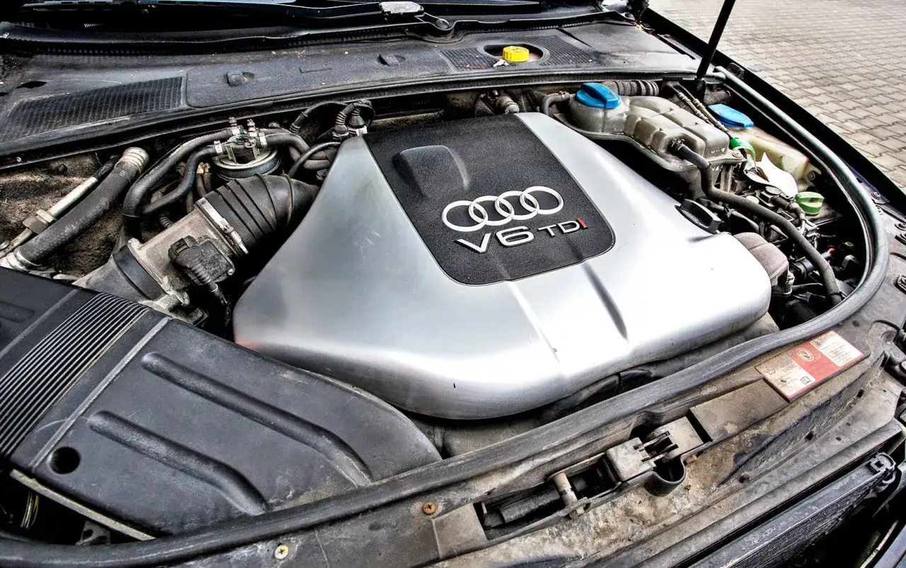 Silnik V6 TDI w Audi A4 B6. Czy audi a4 b6 jest drogie w utrzymaniu? To zależy od stanu technicznego i regularności serwisowania.