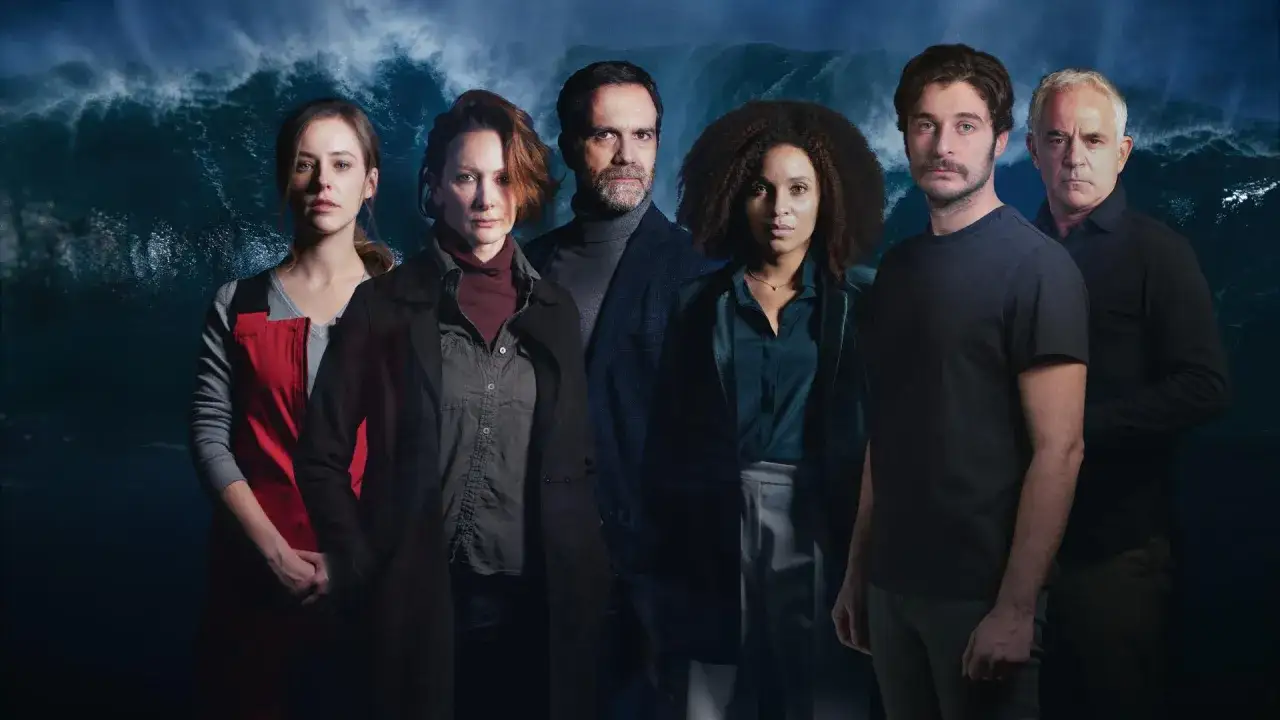 Sechs ernste Gesichter blicken uns entgegen, im Hintergrund eine tosende Welle. Die **Survivors Serie ZDF** zeigt eine Gruppe, die dem Sturm trotzt.