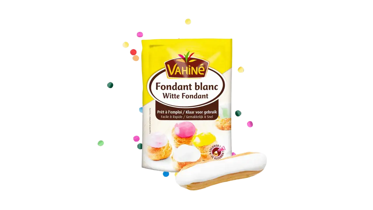 Un paquet de fondant blanc Vahiné, prêt à l'emploi pour décorer éclairs et choux. Idéal pour savoir comment faire du fondant blanc.