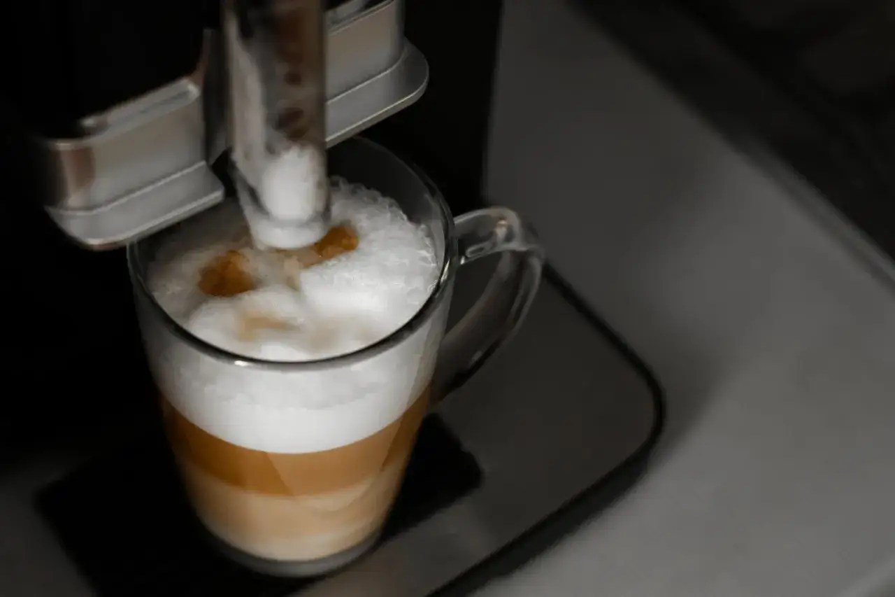 Jak zrobić latte w ekspresie ciśnieniowym