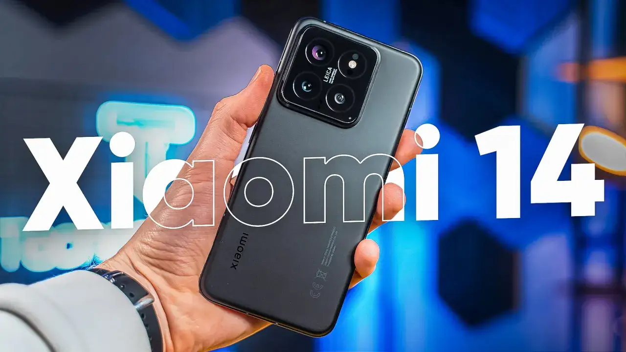 Dłoń trzyma czarny smartfon Xiaomi 14 z modułem aparatów Leica. Ten wodoszczelny model jest gotowy na każde wyzwanie.