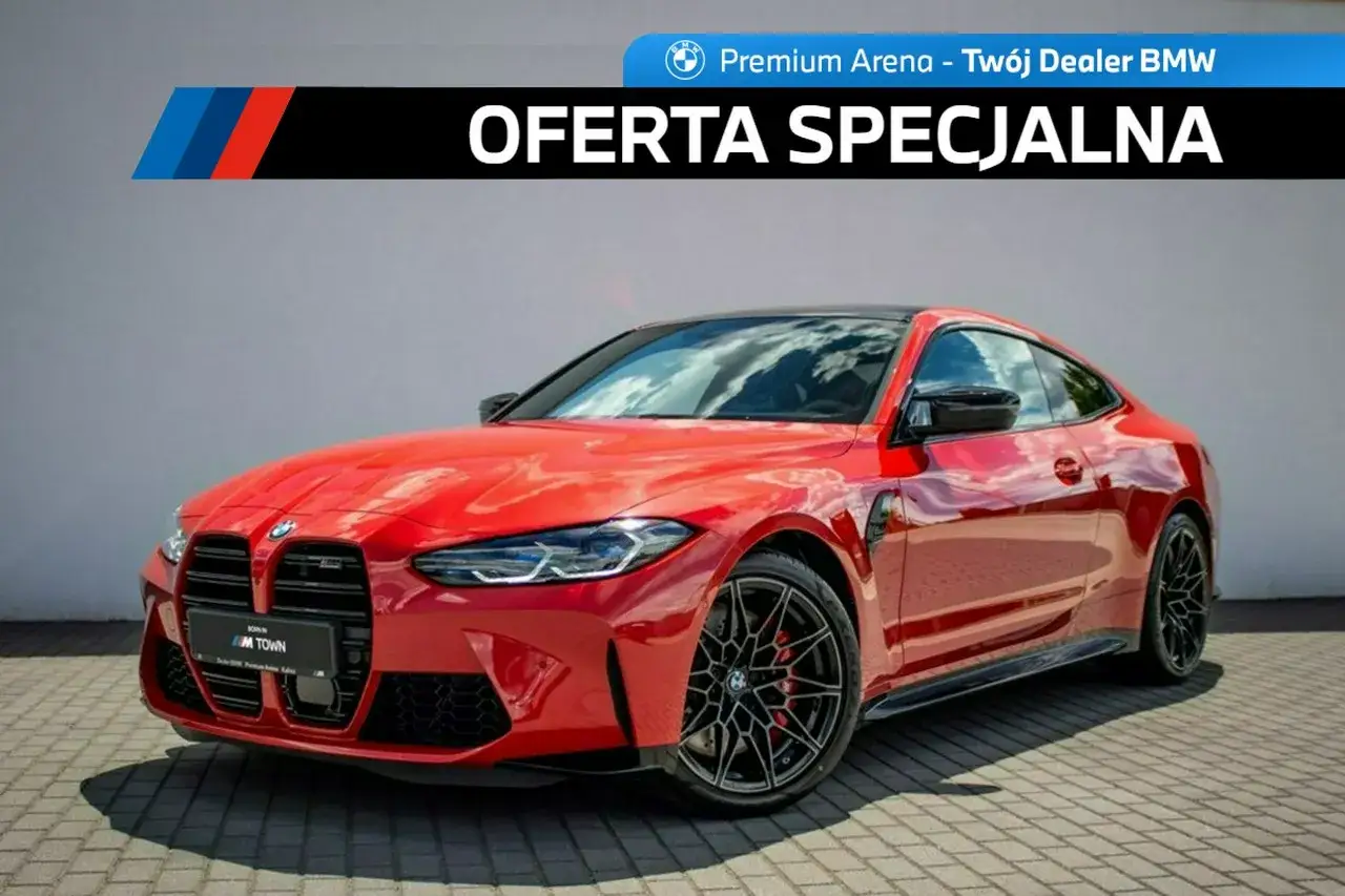 Czerwone BMW M4 na specjalnej ofercie. Sprawdź, ile kosztuje to sportowe auto!