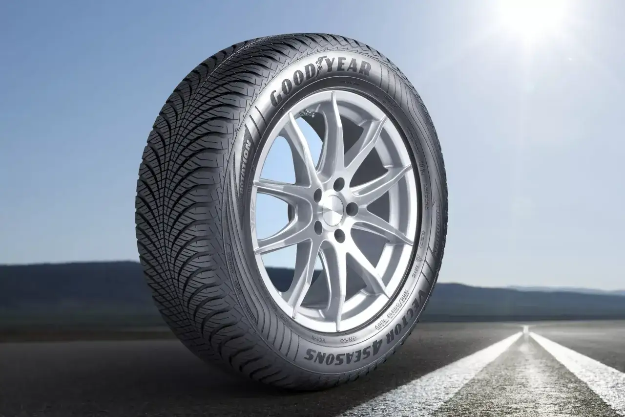 Goodyear Vector 4Seasons Gen-2 Reifen auf einer Stra&szlig;e, bereit f&uuml;r jeden Test.
