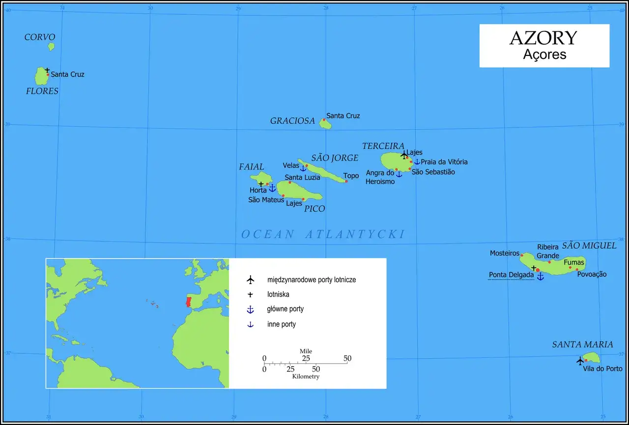 Mapa Azorów z zaznaczonymi lotniskami i portami. Międzynarodowe lotnisko na Terceirze i Ponta Delgada na São Miguel to główne punkty przylotów.