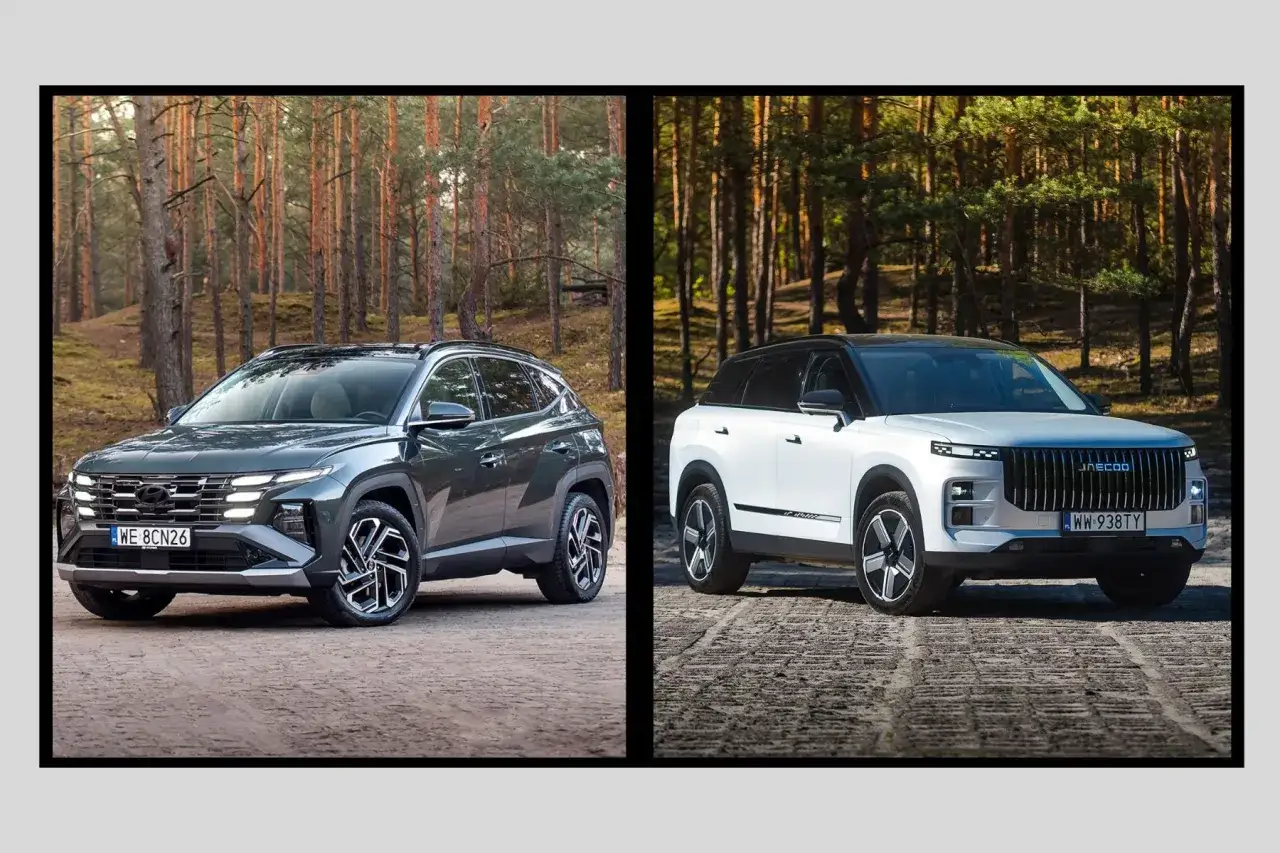 Dwa SUV-y: ciemnoszary Hyundai z Korei Południowej i biały Jaecoo na tle lasu.