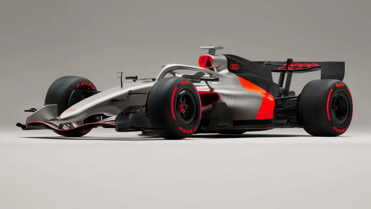 Silberner Audi F1 Auto mit roten Akzenten und dem Audi-Logo.