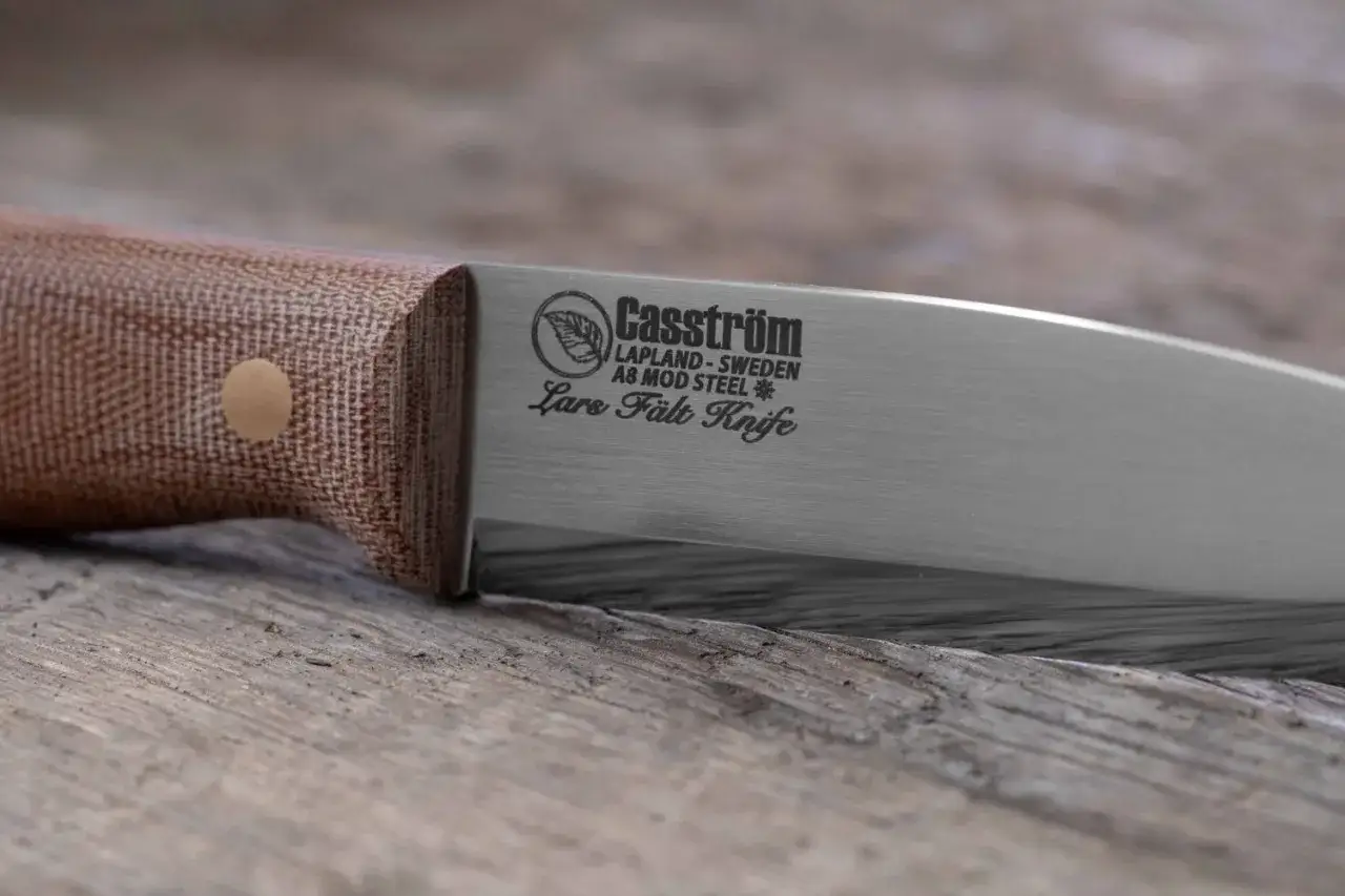 Cuchillo Casstr&ouml;m con mango de micarta y hoja de acero sueco A8 Mod. Grabado 