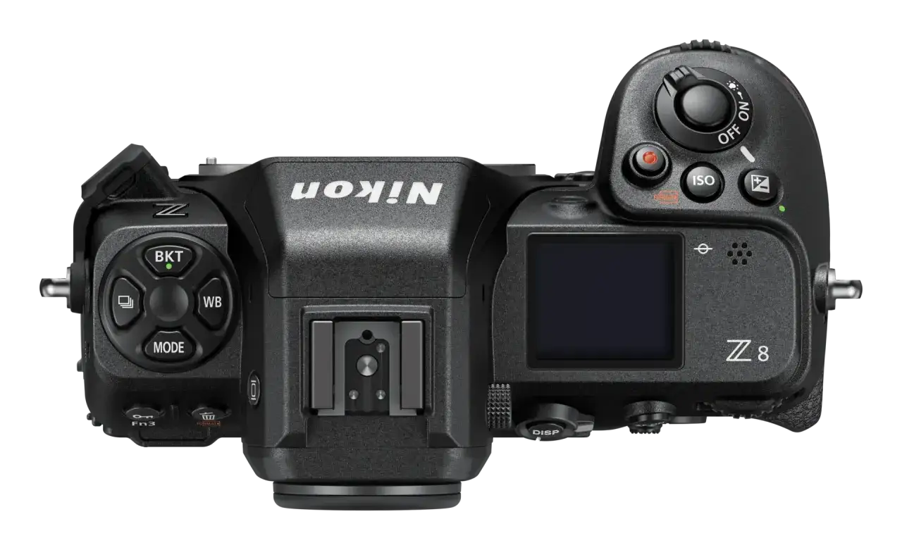 Górna część aparatu Nikon Z8 z widocznymi przyciskami i pokrętłami. Sprawdź aktualną nikon z8 cena!