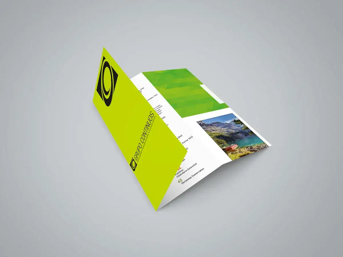 Tr&iacute;ptico abierto con dise&ntilde;o verde brillante y logo de 