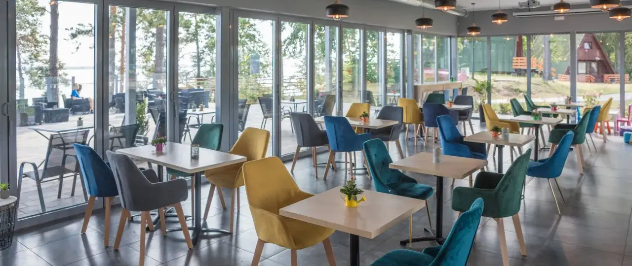 restauracja z widokiem na jezioro Niegocin Giżycko