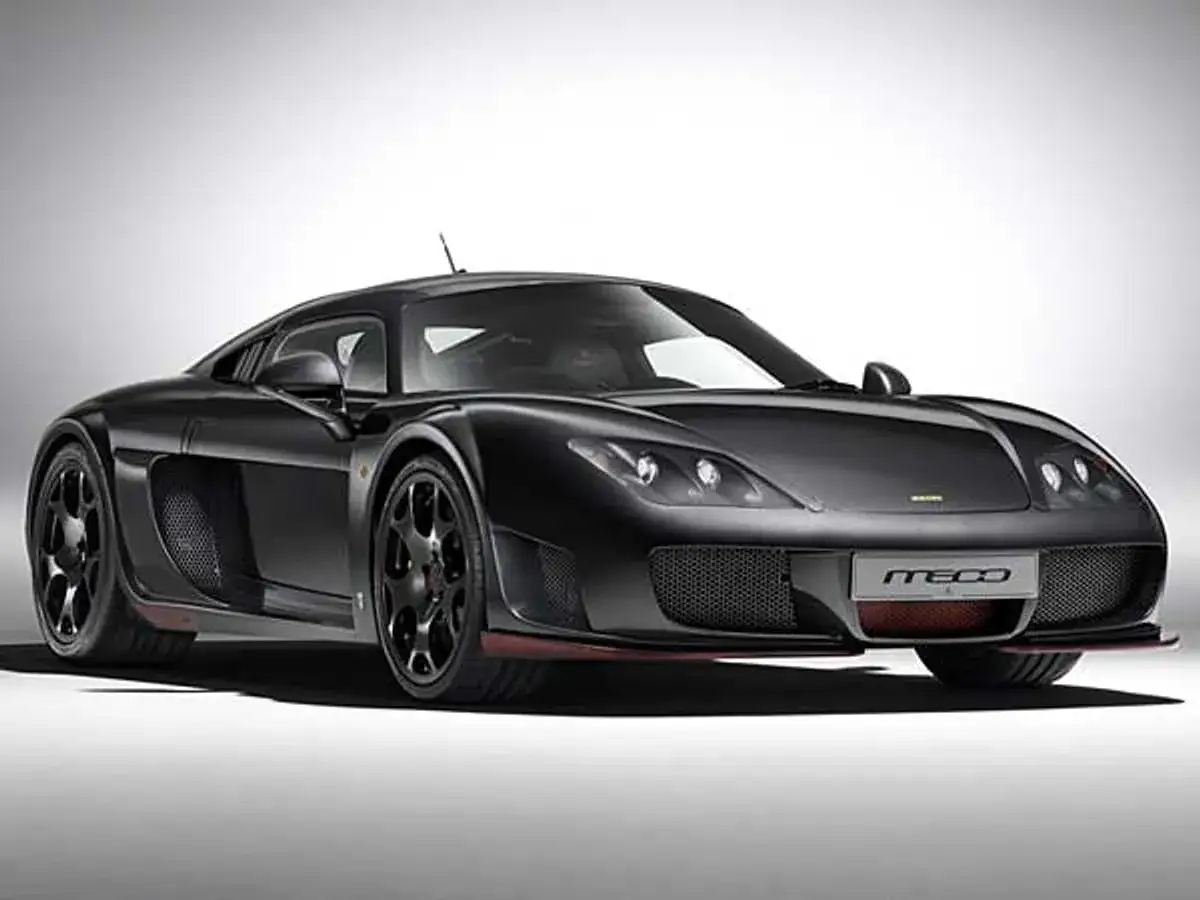 Schwarzer Noble M600 Sportwagen, ein Blickfang für jeden Enthusiasten. Der Noble M600 Preis ist hoch, aber die Leistung ist unschlagbar.