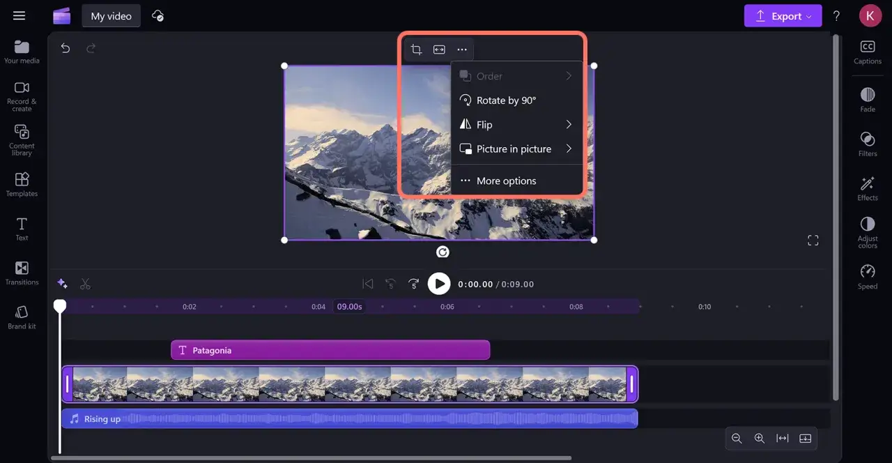Edytor wideo Microsoft Clipchamp z menu opcji obracania i lustrzanego odbicia obrazu.