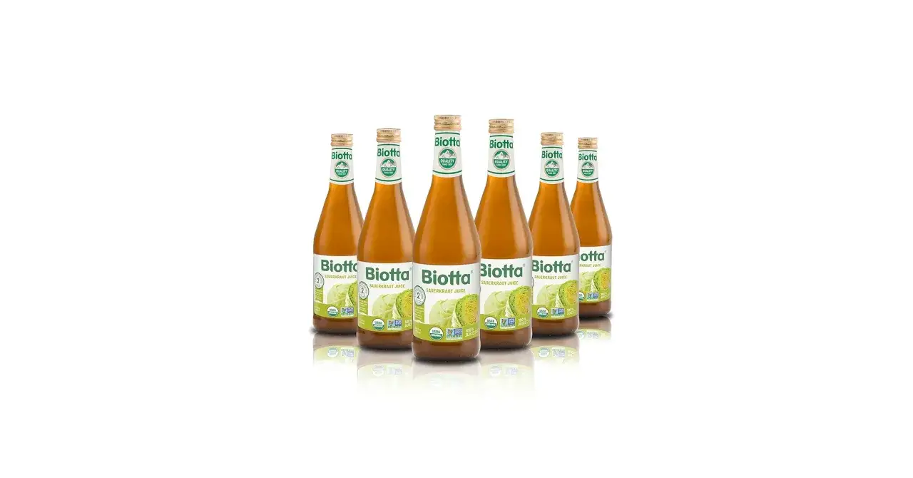 Sechs Flaschen Biotta Sauerkrautsaft, die die Darmflora unterstützen.