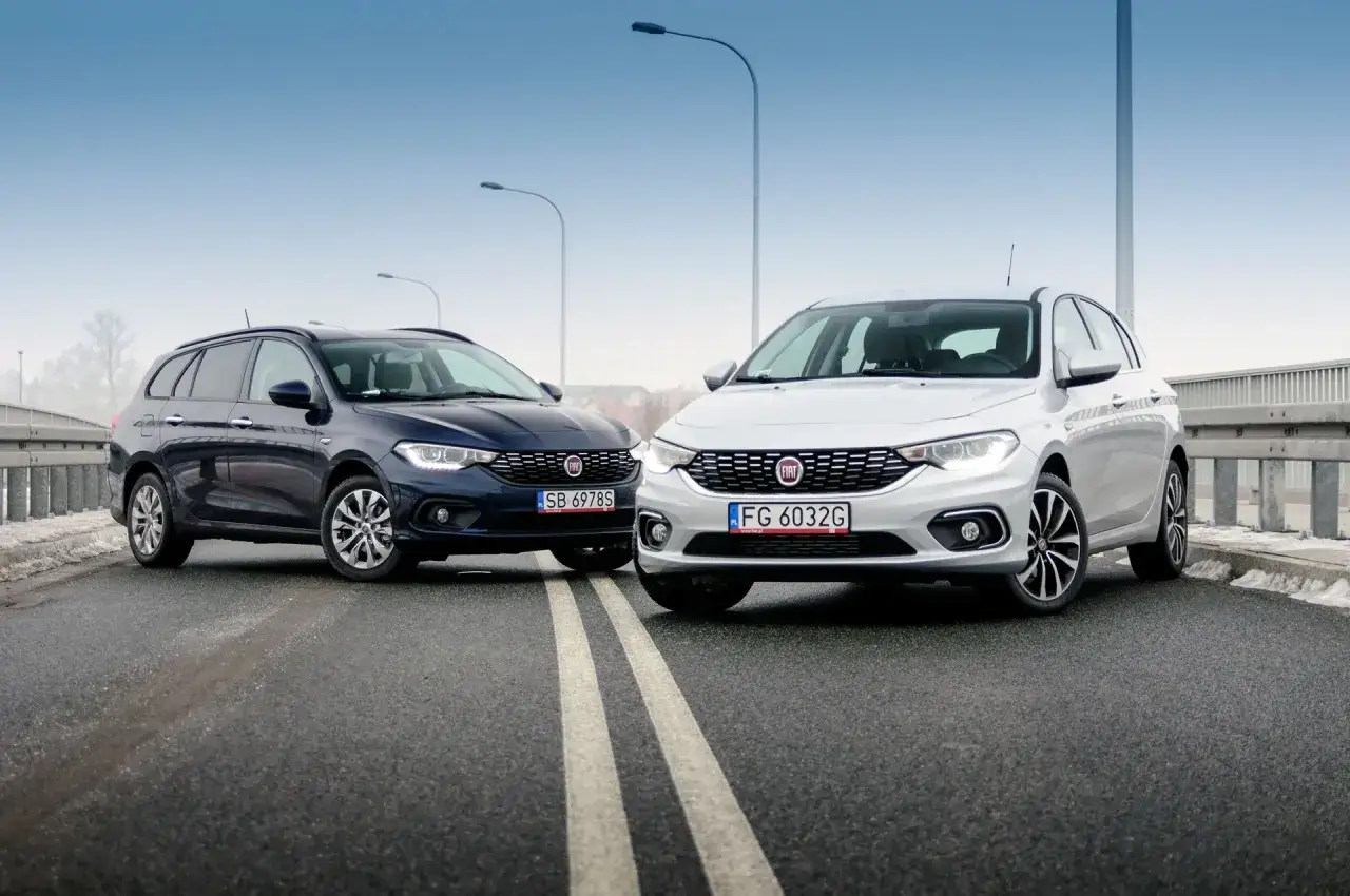 Dwa Fiat Tipo, kombi i sedan, na drodze. Wiele pozytywnych fiat tipo opinie o tych modelach.