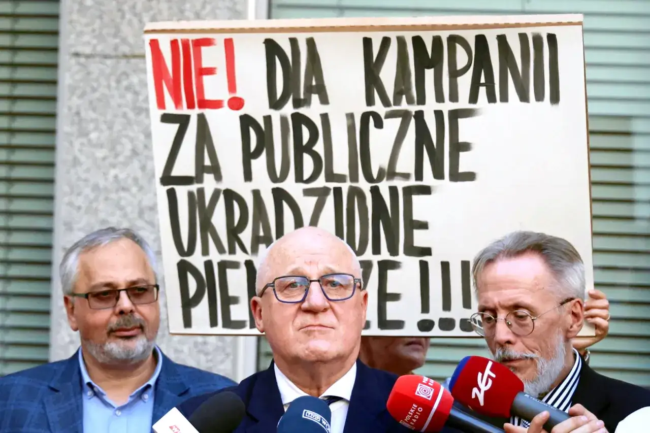 Protestujący domagają się prawdy o finansowaniu kampanii PiS i decyzjach PKW o odebraniu dotacji.