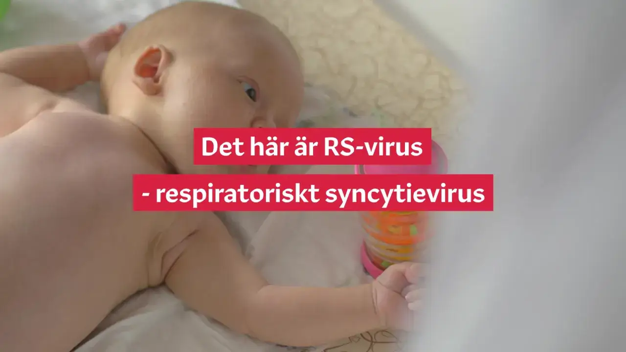 Liten bebis med rosslig andning, texten f&ouml;rklarar att det &auml;r RS-virus.
