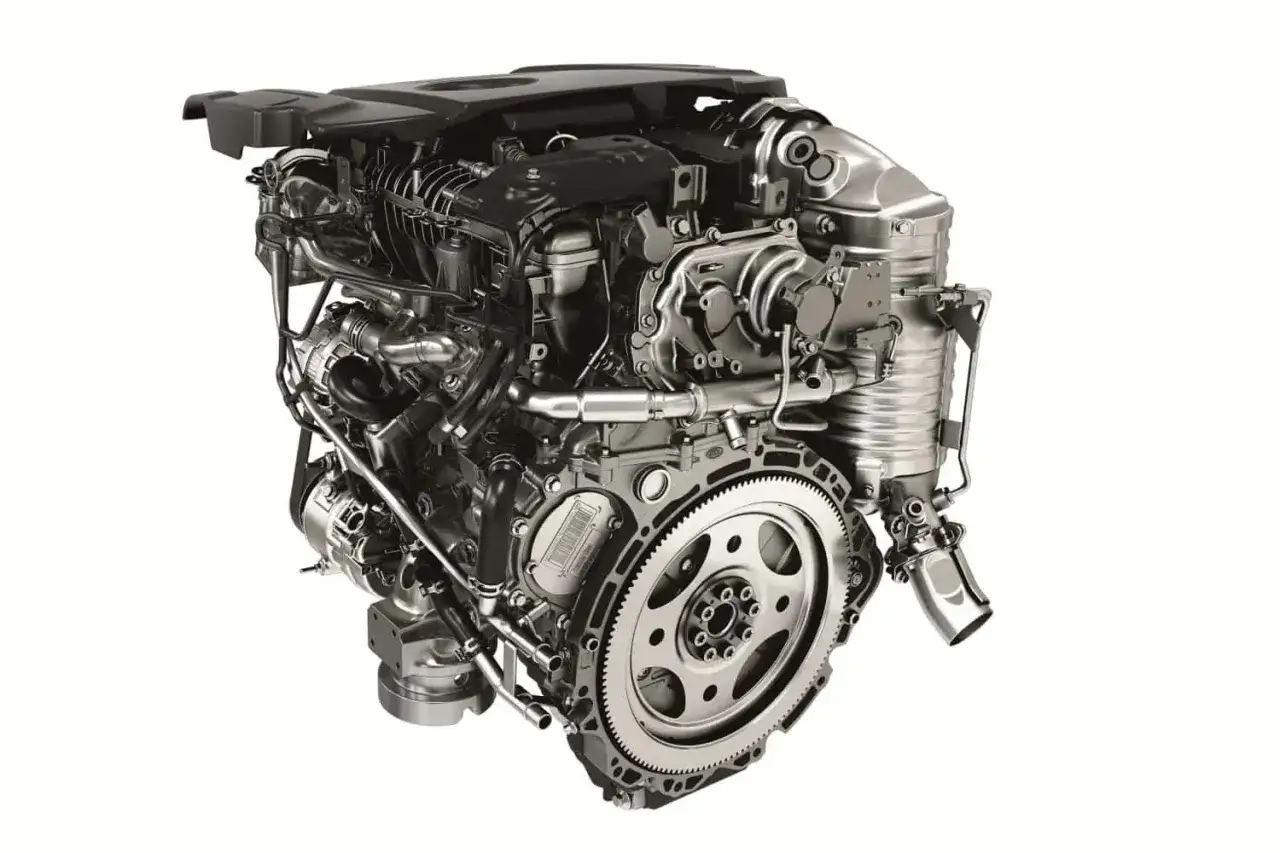 Ein komplexer Range Rover Motor mit vielen Rohren und Metallteilen, bereit f&uuml;r Leistung.