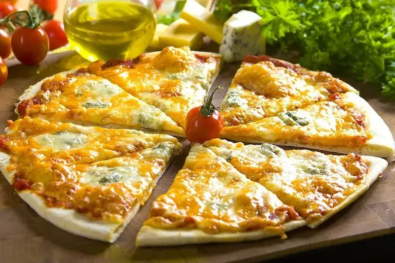 Pizza quattro formaggi składniki