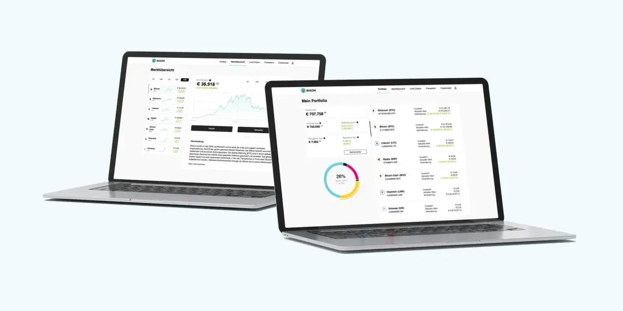 Zwei Laptops zeigen die Bison App mit Krypto-Portfolios und Marktübersichten. Hier siehst du deine Bison App Erfahrungen im Überblick.