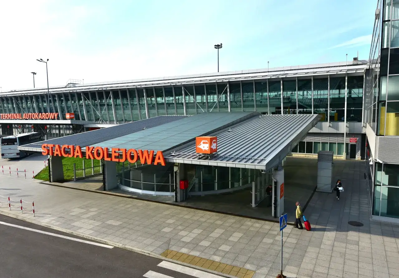 stacja kolejowa lotnisko chopina wejście