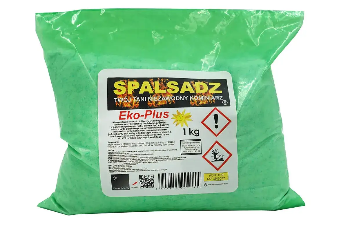 Zielona paczka z produktem SPALSADZ, który jest tanim i niezawodnym środkiem do czyszczenia komina. Pomaga w spalaniu sadzy.