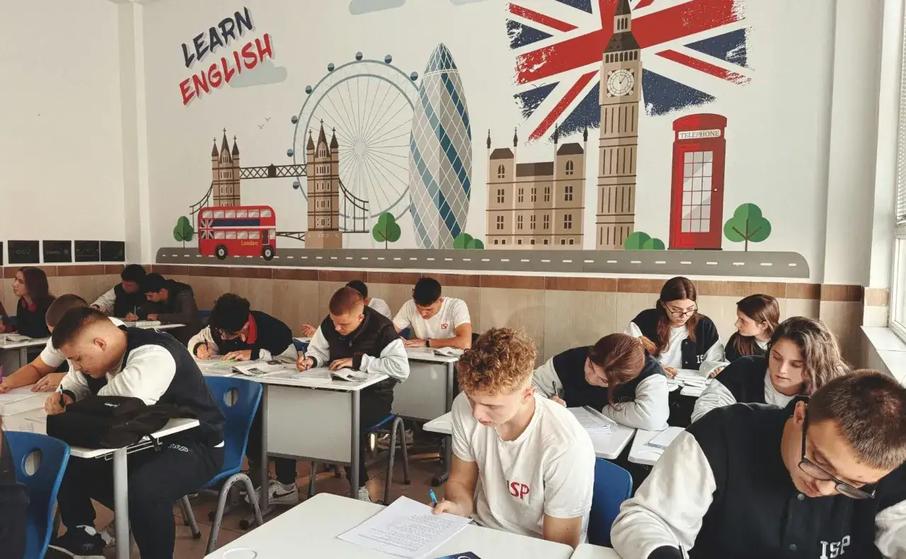 Uczniowie piszą egzamin z angielskiego. FCE egzamin co daje? Certyfikat otwiera drzwi do studiów i pracy.
