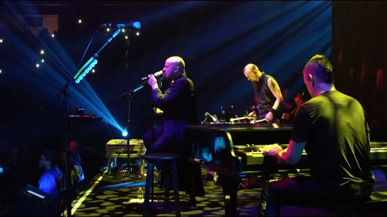 Disturbed The Sound of Silence live performance