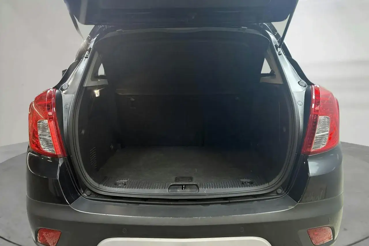 Bagageutrymmet p&aring; en begagnad Opel Mokka. Perfekt f&ouml;r en weekendresa, som ett opel mokka begagnad test visar.