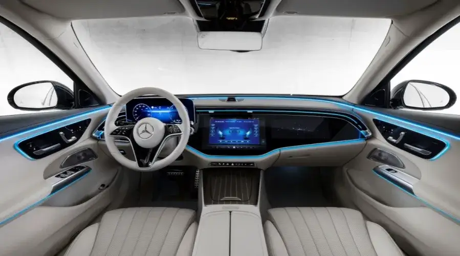 Wnętrze Mercedes-Benz Klasy E W214 MBUX Superscreen