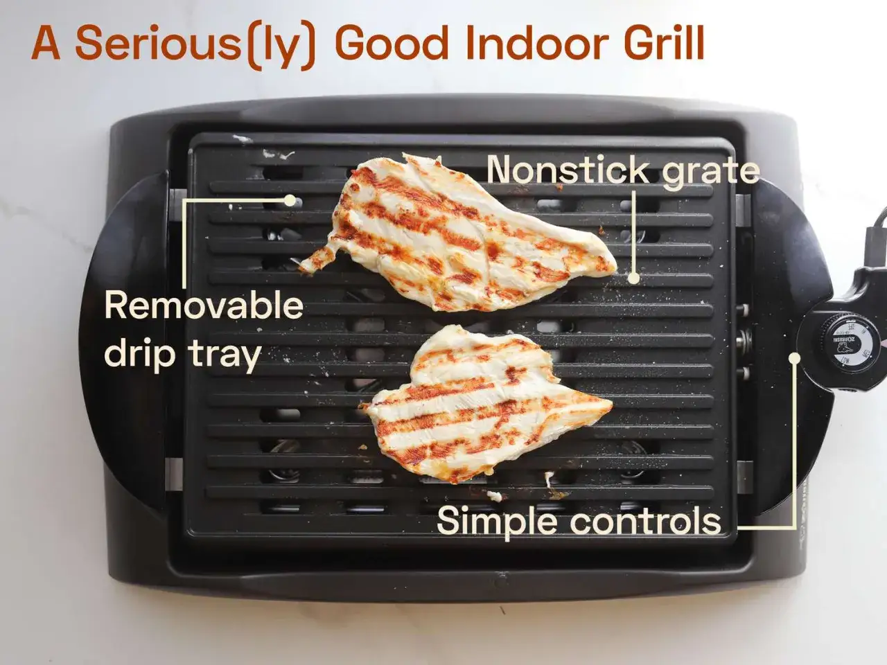 Jak grillować na grillu elektrycznym? Grill z nieprzywierającą kratką, wyjmowaną tacką i prostym sterowaniem.