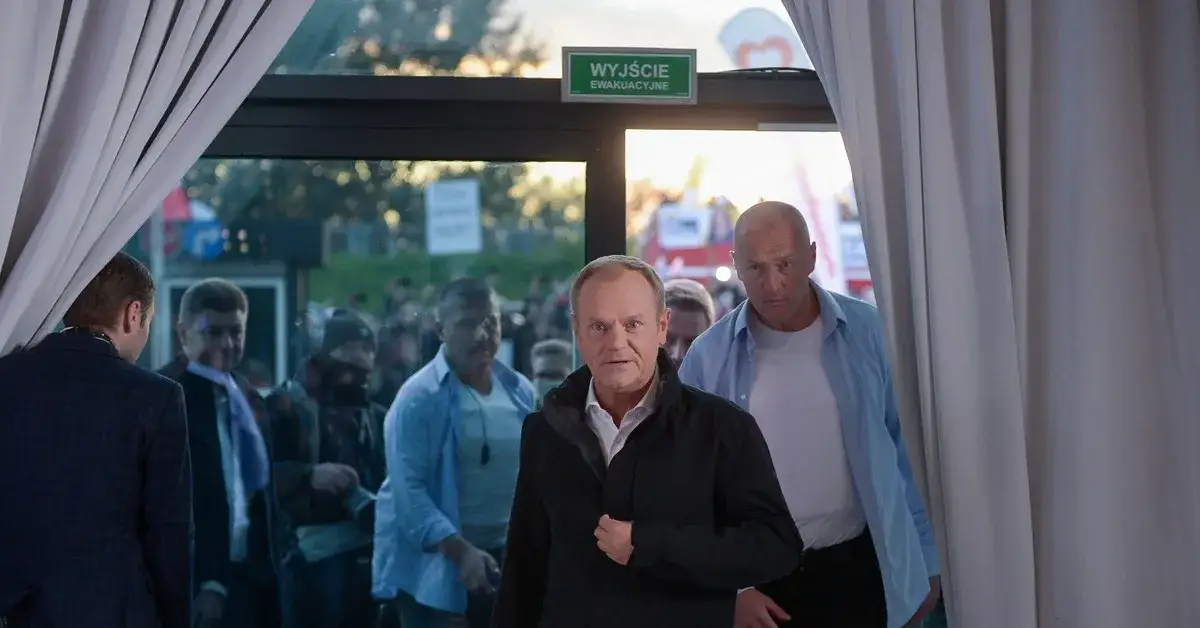 Donald Tusk wiek debata publiczna