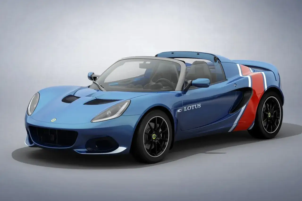 Bl&aring; cabriolet fr&aring;n lotus bilm&auml;rke med r&ouml;d och vit rand p&aring; sidan.
