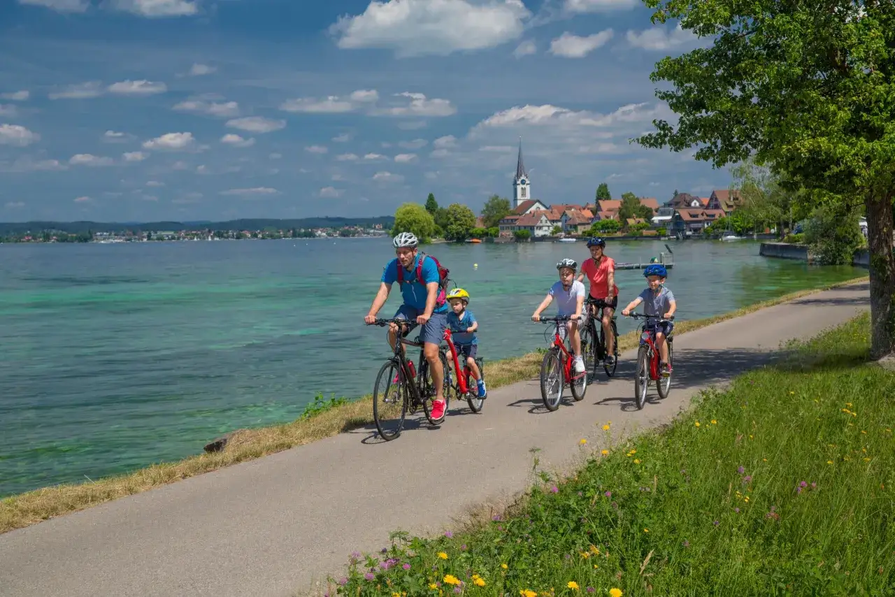 rowerem nad jeziorem bodeńskim sporty wodne szwajcaria