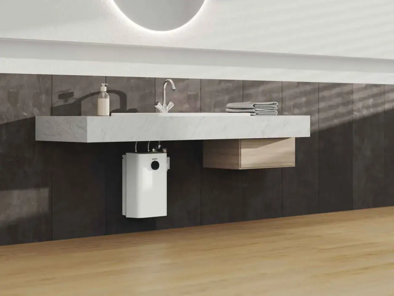 Kompakter Stiebel Eltron SNU 5 SL Untertischspeicher für sofort warmes Wasser im modernen Badezimmer.