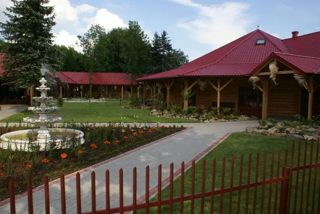 Dworek Modrzewiowy Tarnów widok z zewnątrz