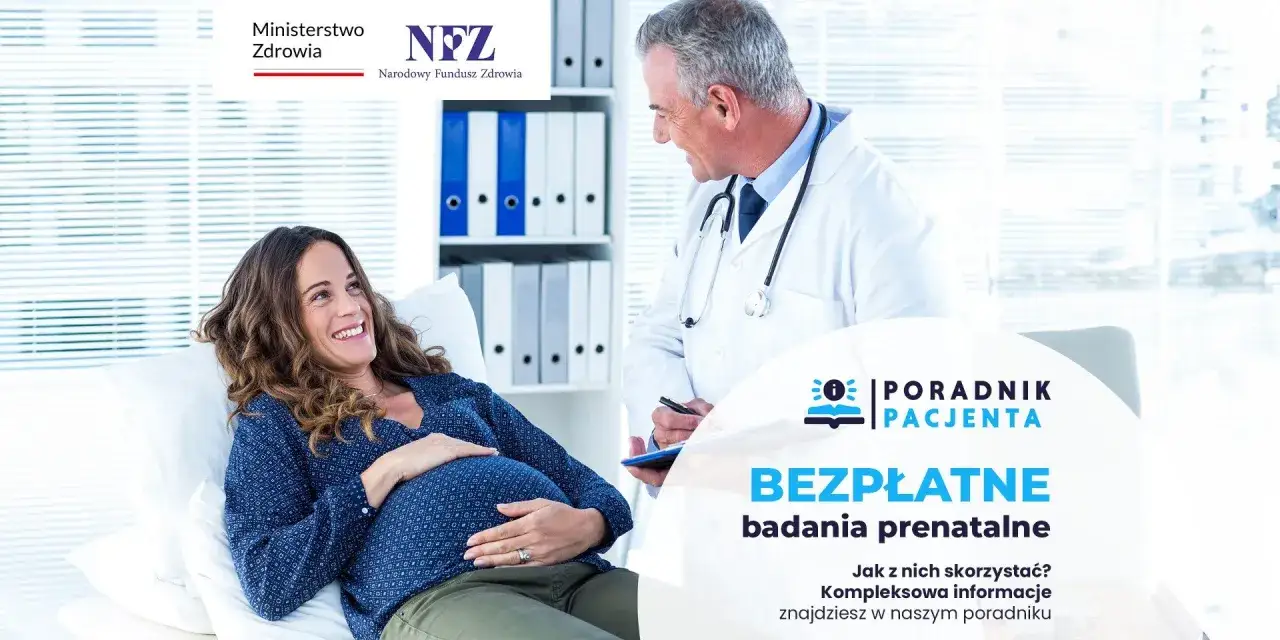 Uśmiechnięta ciężarna kobieta rozmawia z lekarzem. Plakat informuje o bezpłatnych badaniach prenatalnych NFZ.