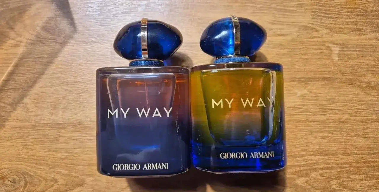 Dwa flakony perfum Giorgio Armani My Way 100ml, jeden z płynem w odcieniach niebieskiego i brązu, drugi z żółto-niebieskim płynem.