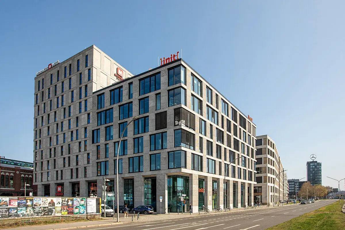 Meininger Hotel Berlin East Side Gallery Au&szlig;enansicht und Umgebung