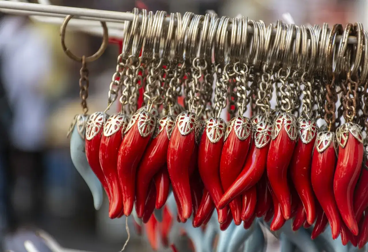 Portachiavi a forma di peperoncino rosso, come se fossero