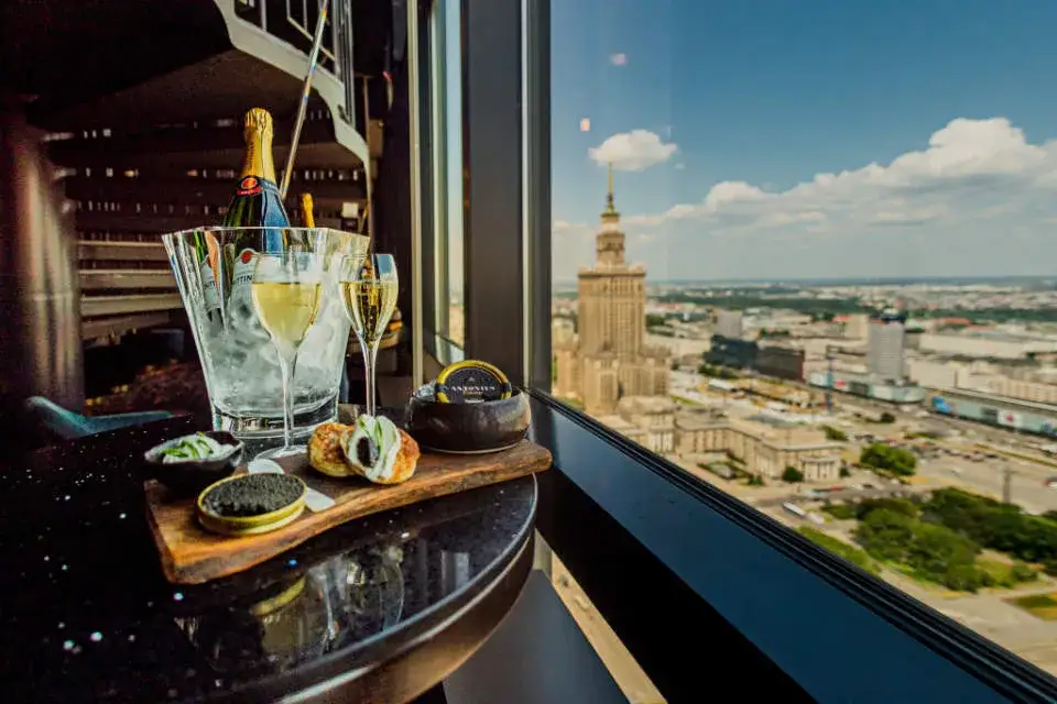 warszawski rooftop bar widok noc