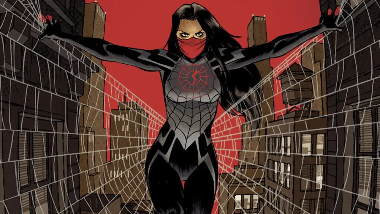 Cindy, alias Silk, se balance sur des toiles d'araign&eacute;e entre des gratte-ciel. Elle est pr&ecirc;te pour l'action, comme dans Spiderman 2.