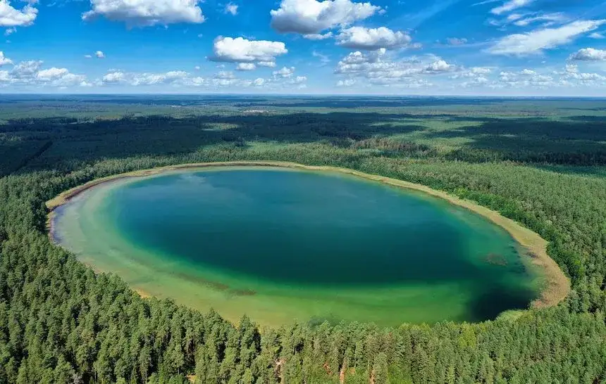 Jezioro Płaskie z lotu ptaka atol